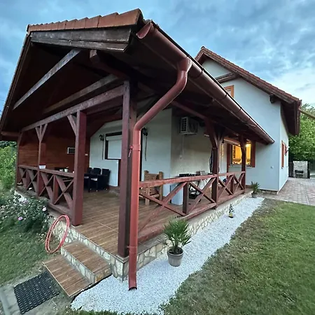 Holiday Home With Jakuzzi And Sauna Kisoroszi Exterior photo