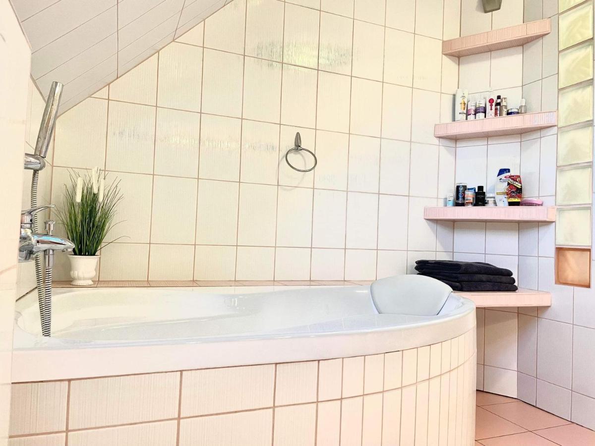 Holiday home With Jakuzzi And Sauna Kisoroszi